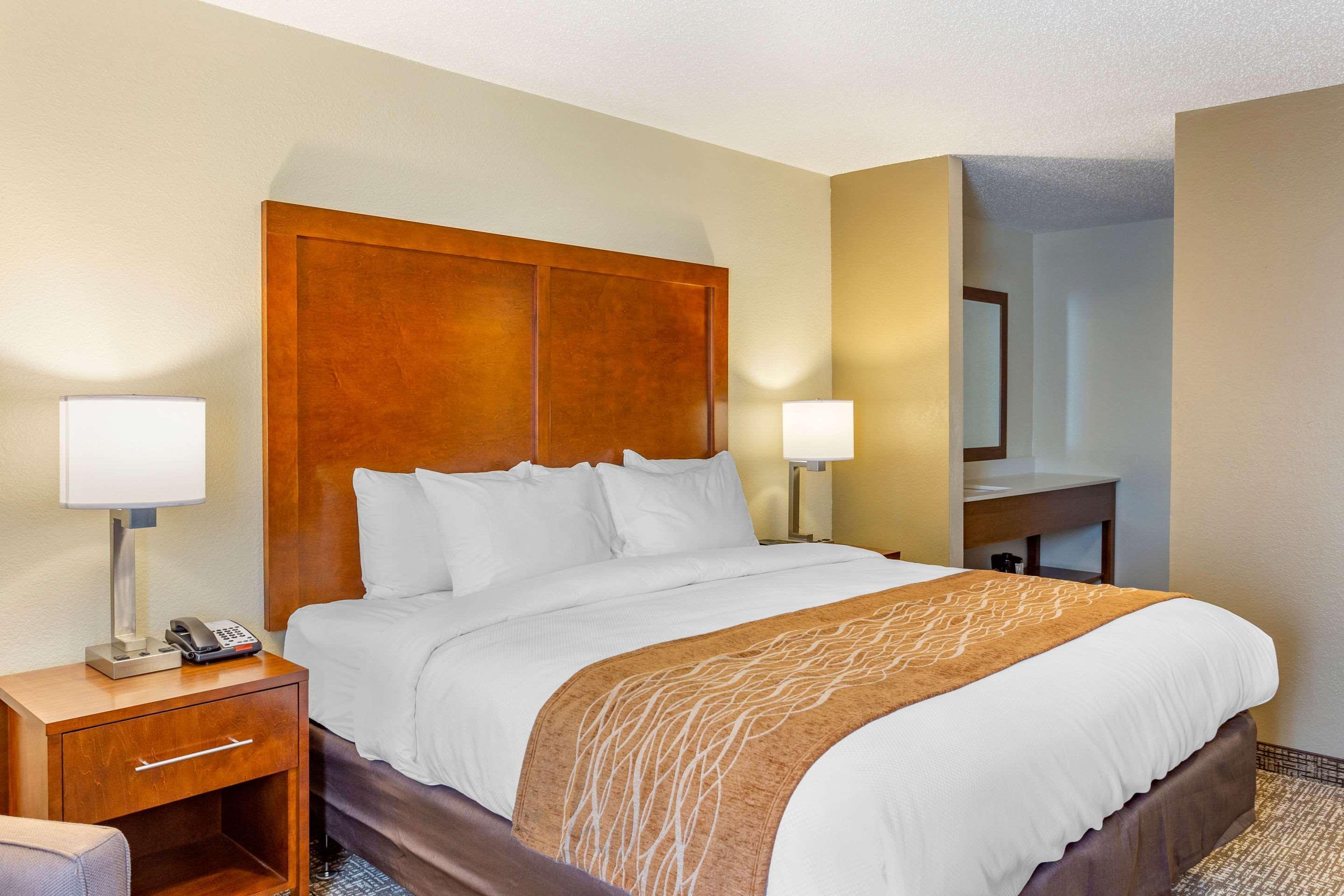 Comfort Inn Dekalb - Adjacent The University מראה חיצוני תמונה