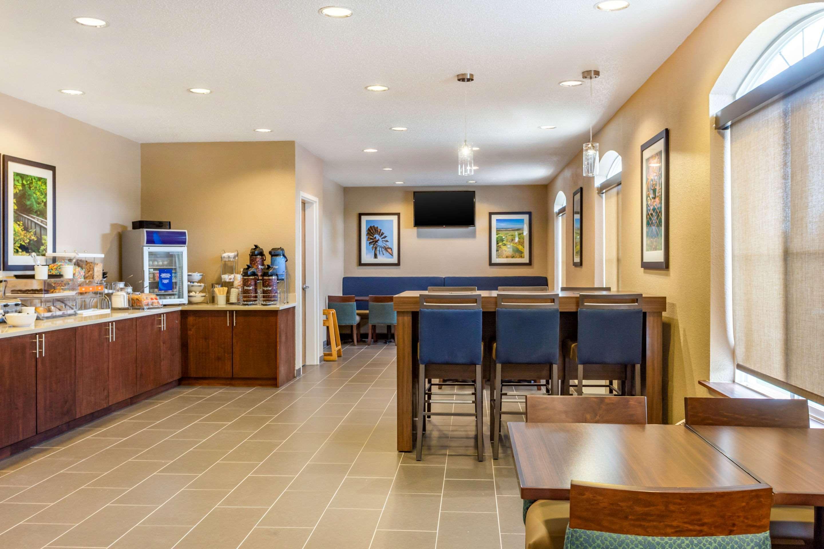 Comfort Inn Dekalb - Adjacent The University מראה חיצוני תמונה