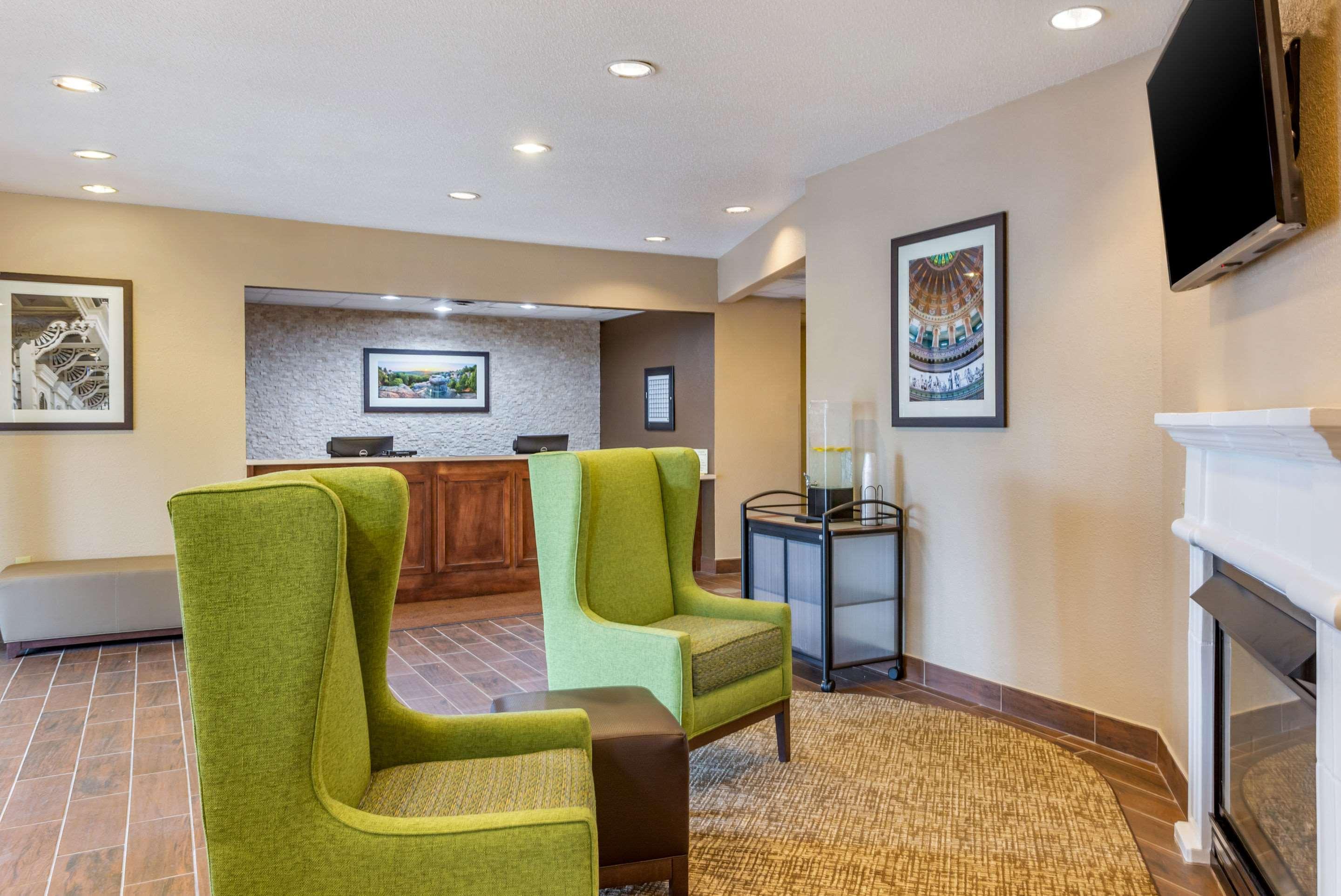 Comfort Inn Dekalb - Adjacent The University מראה חיצוני תמונה