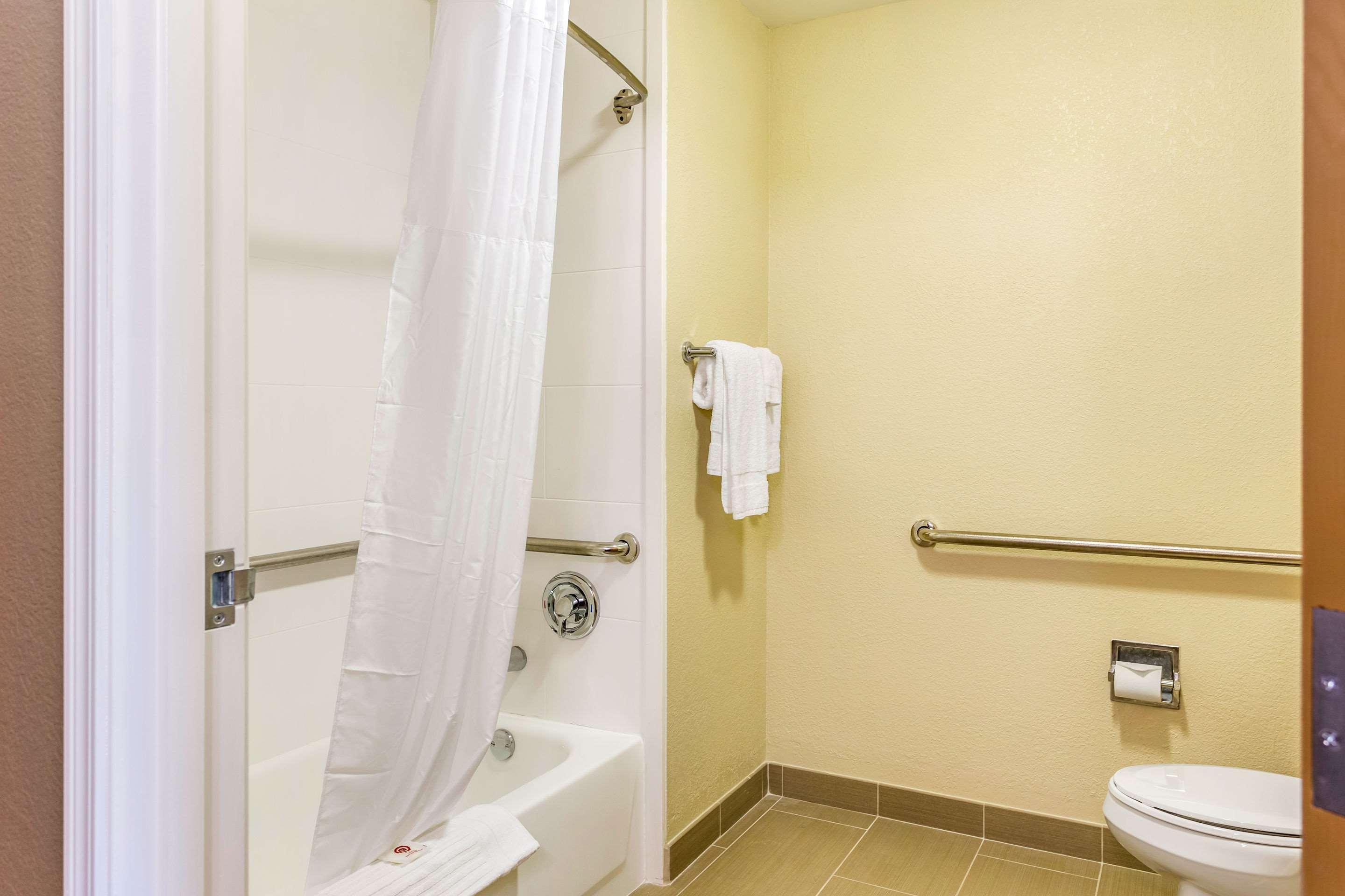 Comfort Inn Dekalb - Adjacent The University מראה חיצוני תמונה