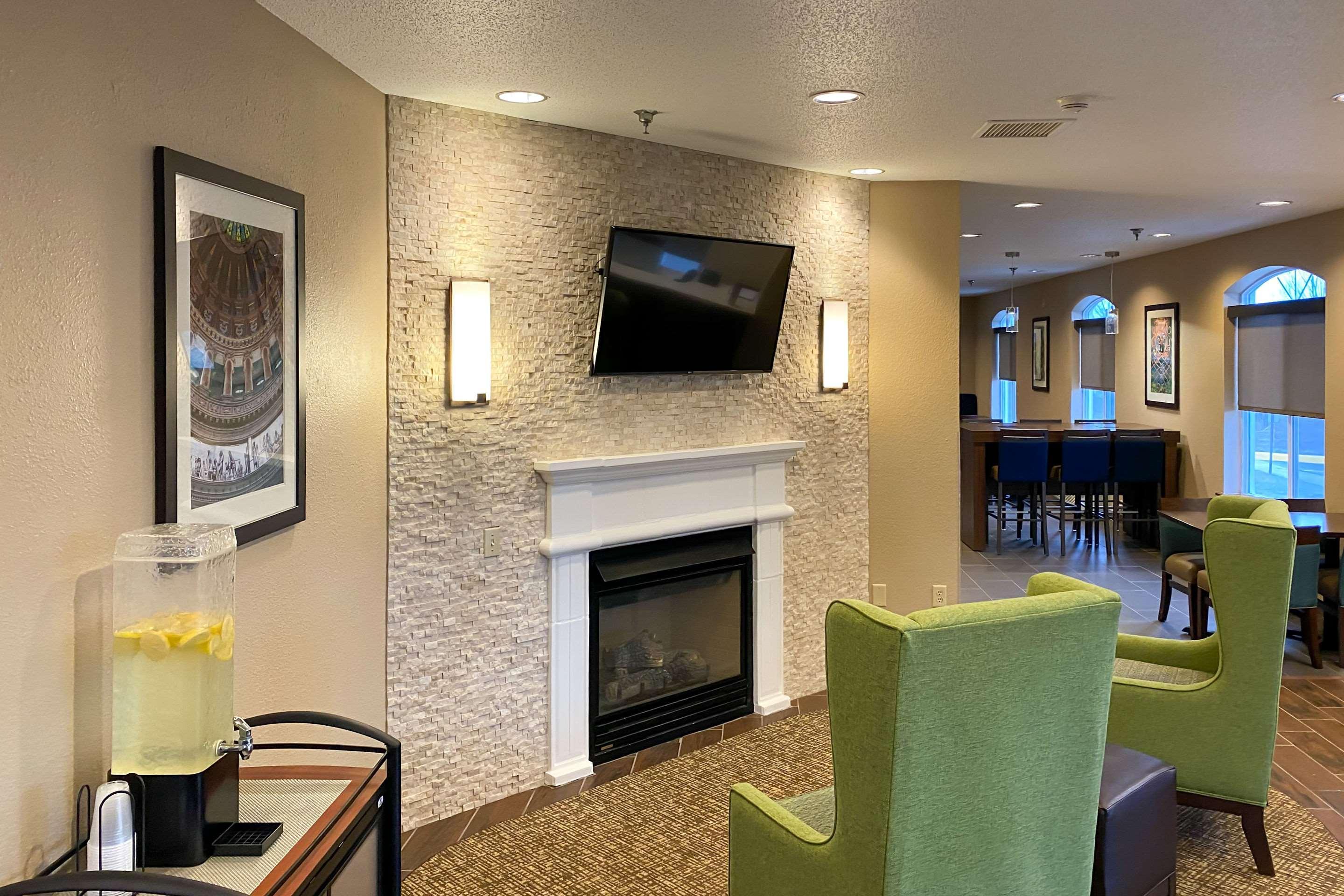 Comfort Inn Dekalb - Adjacent The University מראה חיצוני תמונה
