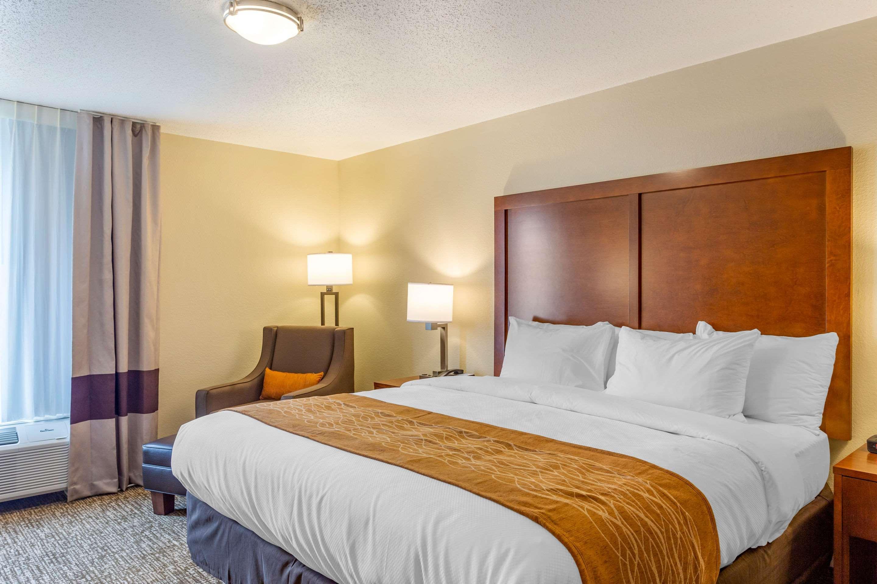 Comfort Inn Dekalb - Adjacent The University מראה חיצוני תמונה