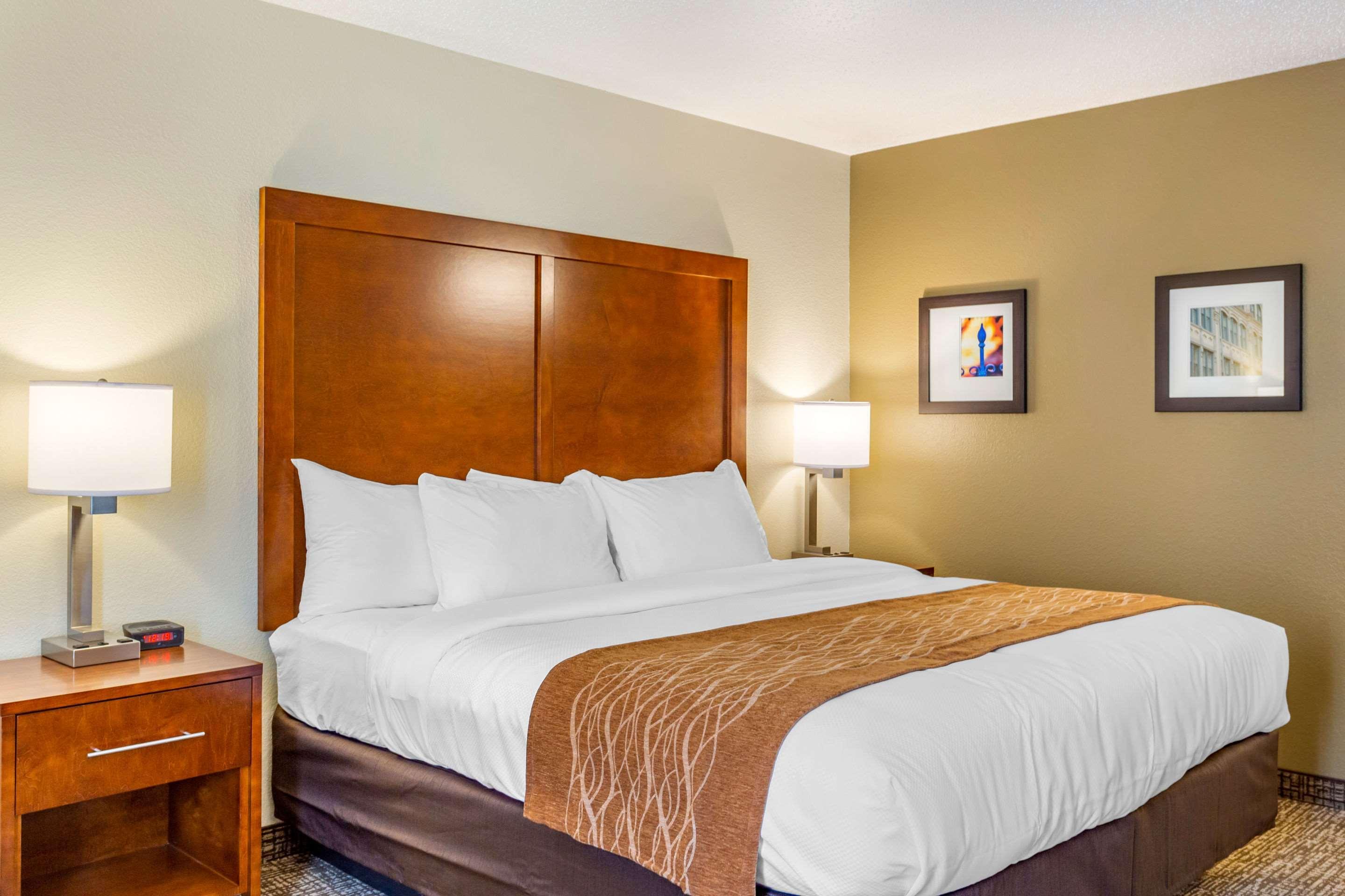 Comfort Inn Dekalb - Adjacent The University מראה חיצוני תמונה